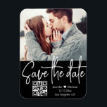 qr Code Schwarz-weiß Hochzeitsstichtag Foto Save t Magnet<br><div class="desc">qr Code moderne weiße Handschrift schwarzen Hintergrund Hochzeit-Foto Speichern Sie das Datum Magnet,  benutzerdefinierte. Sie können die Hintergrundfarbe und Schriftart Farbe und Stil ändern.</div>