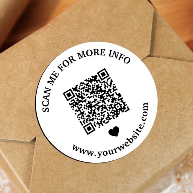 QR-Code Schwarz-weiß Runder Aufkleber (QR code round sticker in a modern minimalist style with a cute heart #customeqrcode #scan #uploadlin)