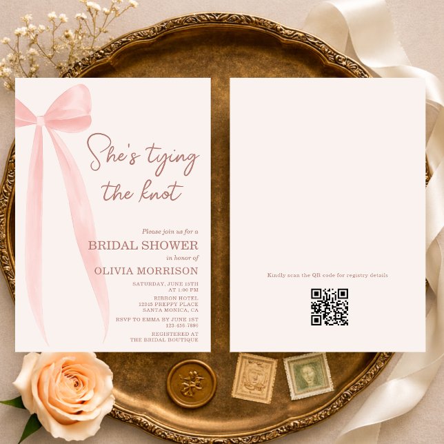 QR Code She's Tying the Knot Bow Bridal Shower Einladung (Von Creator hochgeladen)
