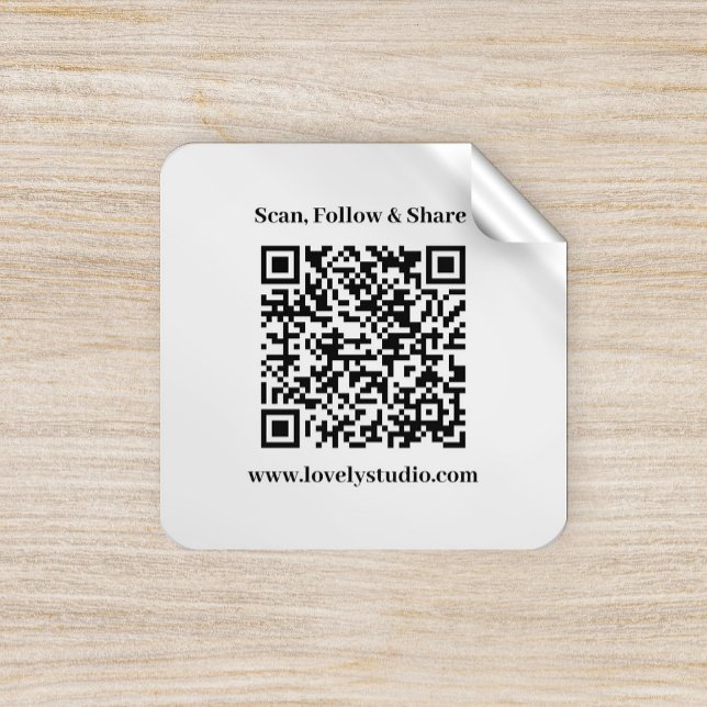 QR-Code und benutzerdefinierte Textaufkleber Quadratischer Aufkleber (#zazzlemade #QRcode #addqrcode #CustomQRCode #template #customtext #blackandwhite #modern)