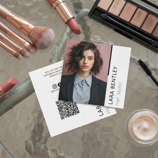 QR-Code-Visitenkarte für Social Media Quadratische Visitenkarte (Hair stylist social media QR code business card.)