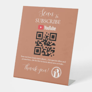 QR-Code zum Abonnieren YouTube Immobilienmakle Sockelschild