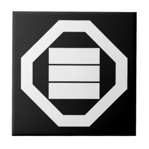 Quadratische Kanji-Zeichen für drei in Oshiki Fliese