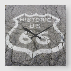 Quadratische Wanduhr des Weg-66