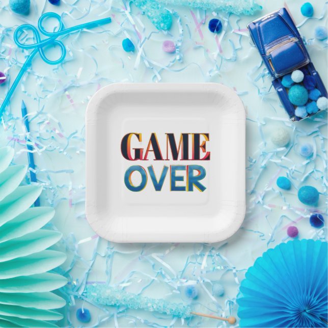 Quadratischer weißer Teller mit fettem Text "GAME  (Party)