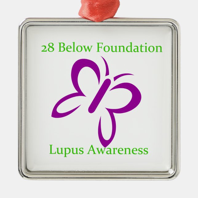 Quadratisches Oranament Ornament Aus Metall (Vorne)