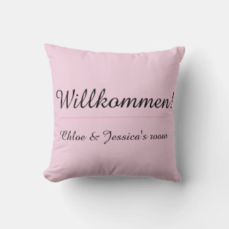 Quadratisches Rosa Willkommen deutsches Wohnheim o Kissen