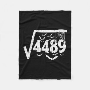 Quadratwurzel 4489 Lustiges Halloween-Meme 67 Math Fleecedecke