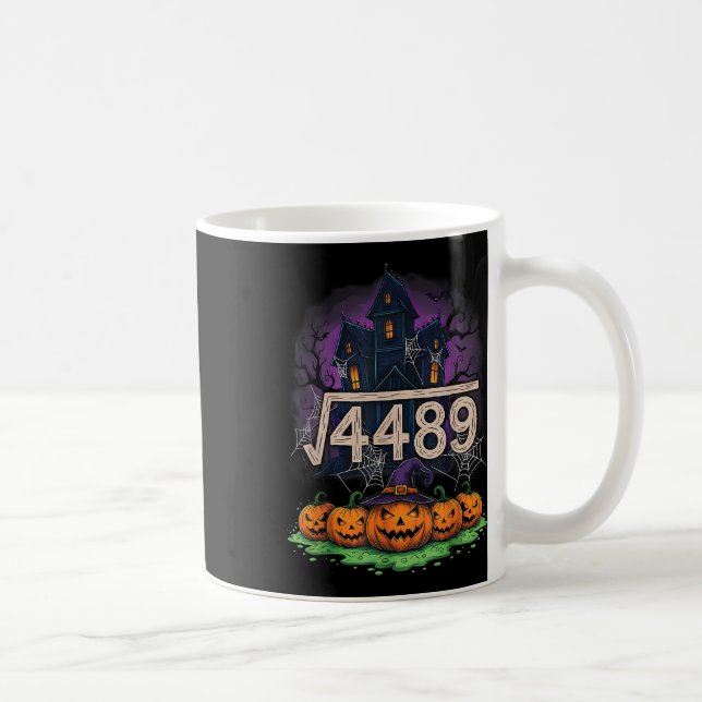Quadratwurzel 4489 Lustiges Halloween Meme 67 Math Kaffeetasse (Rechts)