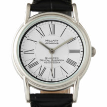 Qualifizierter Zahnarzt mit Datenerfassung