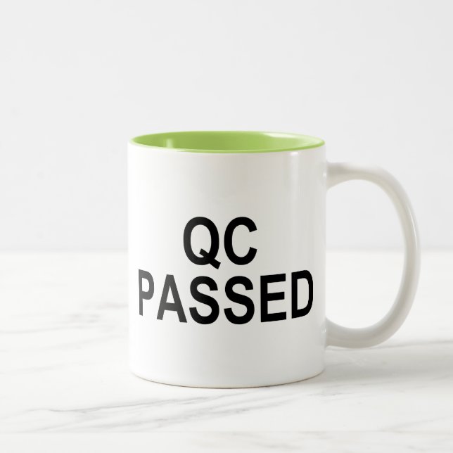 Qualitätskontrolle GEFÜHRT Zweifarbige Tasse (Rechts)