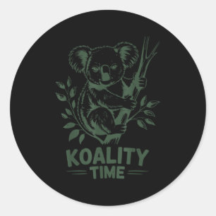 Qualitätszeit Lustiger Koala-Bär Schlafmänner Frau Runder Aufkleber