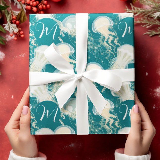 Quallen in Blue Ocean Summer Season Monogram Geschenkpapier (Von Creator hochgeladen)