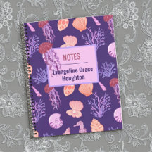 Quallen und Muscheln im Meer lila