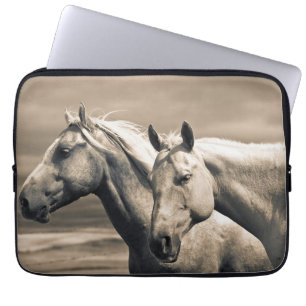 Quarter Horses in der kanadischen Prärie Laptopschutzhülle
