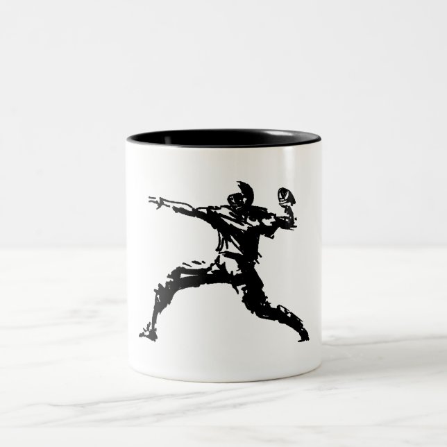 Quarterback Zweifarbige Tasse (Mittel)