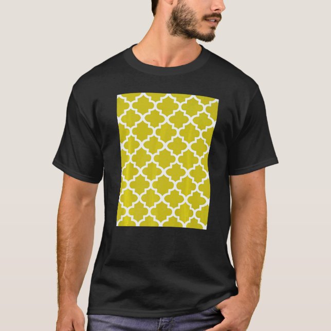 Quatrefoil Pattern In White Outline On Mustard Yel T-Shirt (Vorderseite)
