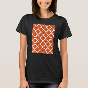 Quatrefolienmuster in weißer Kontur auf gebranntem T-Shirt