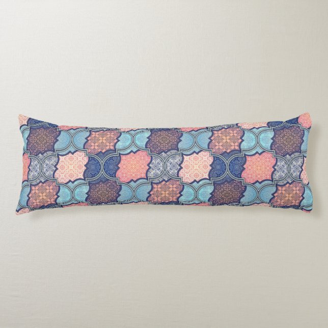 Quatrefolienmuster Seitenschläferkissen (Vorderseite)