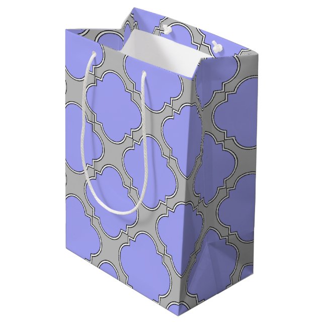 Quatrefolienzwinkle und Grau Mittlere Geschenktüte (Rückseite Schrägansicht)
