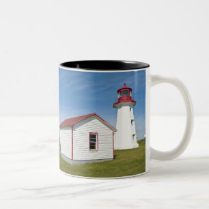 Quebec, Kanada. Cap D'Espoir Leuchtturm. Zweifarbige Tasse
