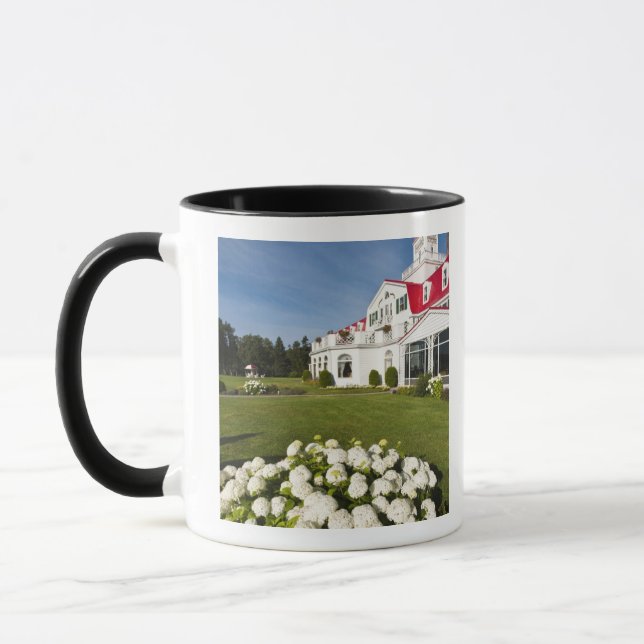  
Quebec, Kanada. Historisches Hotel Tadoussac, 3 Tasse (Links)