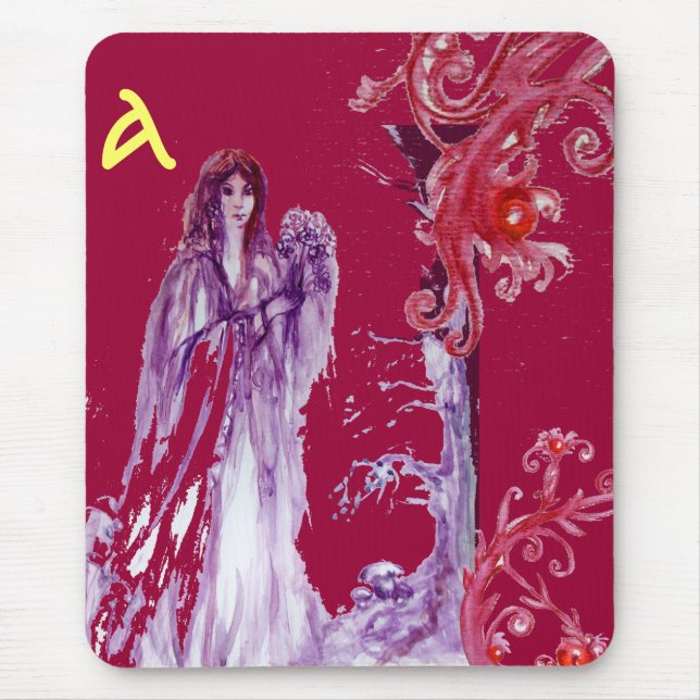QUEEN GUINEVERE MONOGRAM MOUSEPAD (Vorne)