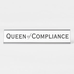 Queen of Compliance Funny Frauan Compliance Office Schreibtischnamensplakette