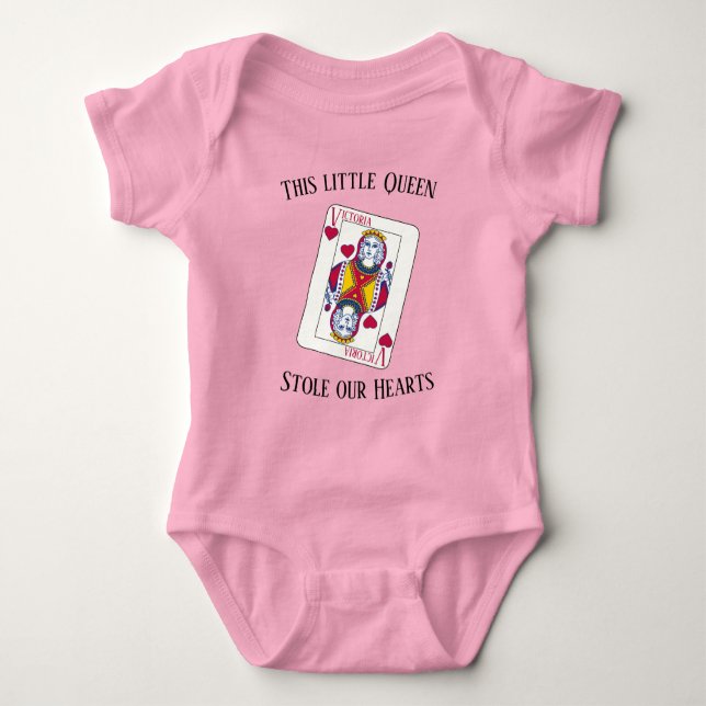 Queen of Hearts Individuelle Name Spielkarte Baby Strampler (Vorderseite)