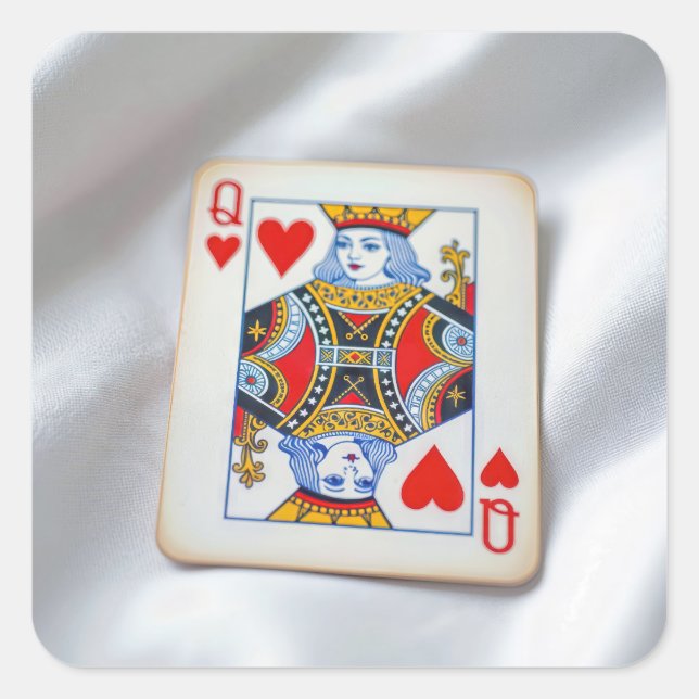 Queen of Hearts On White Satin Fabric Quadratischer Aufkleber (Vorderseite)