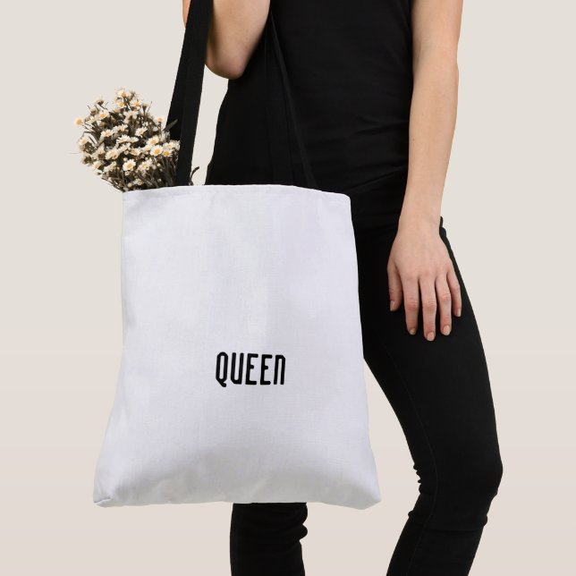 Queen Text gedruckt große Schulterkäufe (Von Nahem)