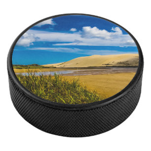 Quicksand-Fluss in der Nähe von 90 Mile Beach, Neu Eishockey Puck