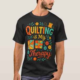 Quilten ist meine Therapie - Lustiger Nähhumor T-Shirt