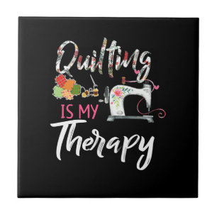 Quilting ist meine Therapie  Funny Gift Quilting L Fliese