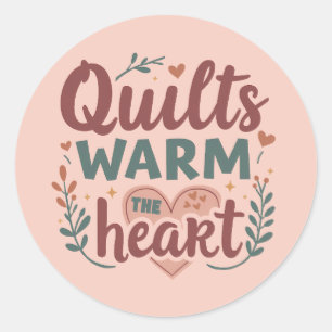 "Quilts Warm The Heart" Gemütlicher Quiltekern Runder Aufkleber