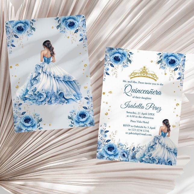 Quinceanera Light Blue Princess Dress Tiara Einladung (Quinceanera Light Blue Princess Dress Tiara Invitation on a sunny neutral dry palm leaf.)