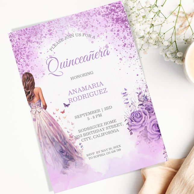 Quinceañera Lila Dress Floral Butterfliegen Einladung (lavender purple roses and dress with butterflies)