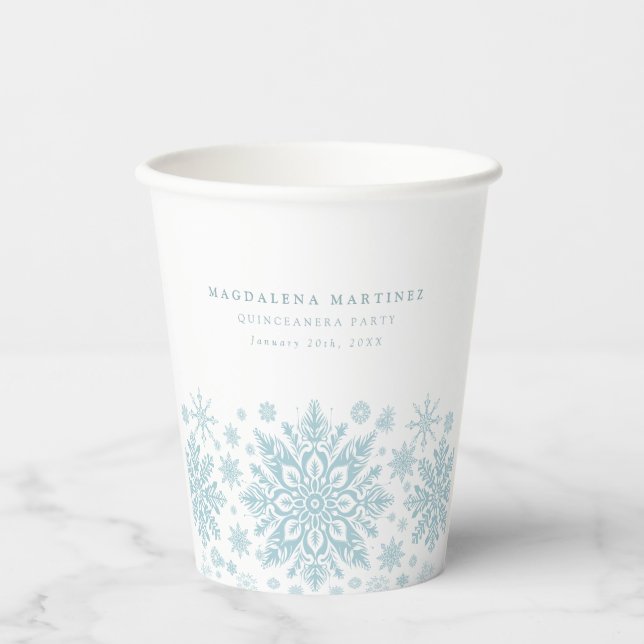 Quinceanera Party Blaues Weißes Schneeflocken Pappbecher (Vorderseite)