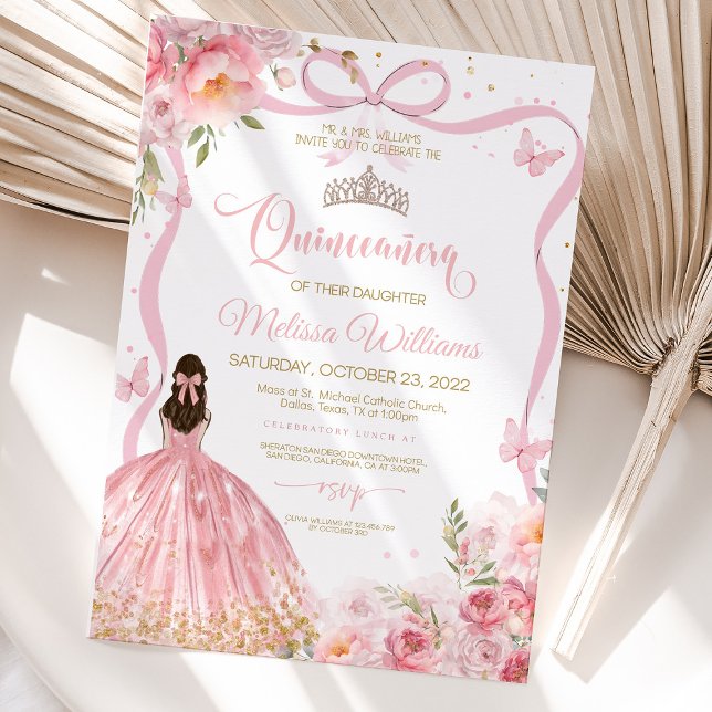 Quinceanera Pink Blush Rosen Butterfly Golden Einladung (Pink blush rose and butterfly Quinceañera invitation with golden foil details.)