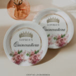 Quinceañera Pink Rose Crown Geburtstagsdekor Pappteller<br><div class="desc">Feiern Sie die Quinceañera Ihrer Tochter mit unserem atemberaubend rosa Rosendesign. Die Mischung aus Eleganz und Glamour ist perfekt für ein 15-jähriges Jubiläum, das für immer in Erinnerung bleiben wird. Mit realistischen, üppig rosa Rosenbouquets, die von einer glänzenden Goldgrenze gerahmt und mit einem glitzernden Goldtiara gekrönt sind, strahlt dieses Design...</div>
