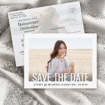 Quinceañera Save the Date 2 Foto Minimalistisch Ankündigungspostkarte<br><div class="desc">Teilen Sie die freudige Nachricht von einer bevorstehenden Quinceañera Feier mit schicken 2 Foto Save the Date Postkarten Einladungen. Die Bilder und alle Formulierungen auf dieser Vorlage sind einfach zu personalisieren. Mit dem Zazzle Design Editor können die Farben, Schriftart-Stile und Deckkraft des Overlays leicht angepasst werden. Das moderne minimalistische Schwarz-Weiß-Design...</div>