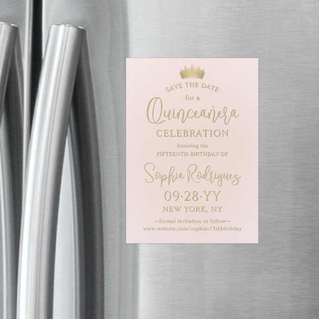 Quinceañera Save the Date Blush Pink & Gold Crown Magneteinladung (Von Creator hochgeladen)