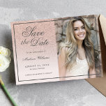 Quinceañera Save the Date Rose Gold Glitzer Foto<br><div class="desc">Quinceañera 15. Geburtstag Einladung Save the Date Drehbuch Rose Gold Glitzer Ombre rot rosa Fotokarte. Diese Karte kann auch für Sweet 16,  Abschluss oder Geburtstag verwendet werden.</div>
