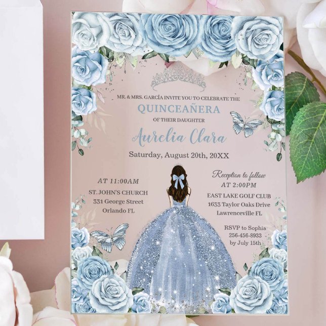 Quinceañera XV Baby Blue Floral Princess Silver Acryleinladungen (beautiful baby blue floral quinceanera acrylic invitation with a brunette girl in a baby blue dress)