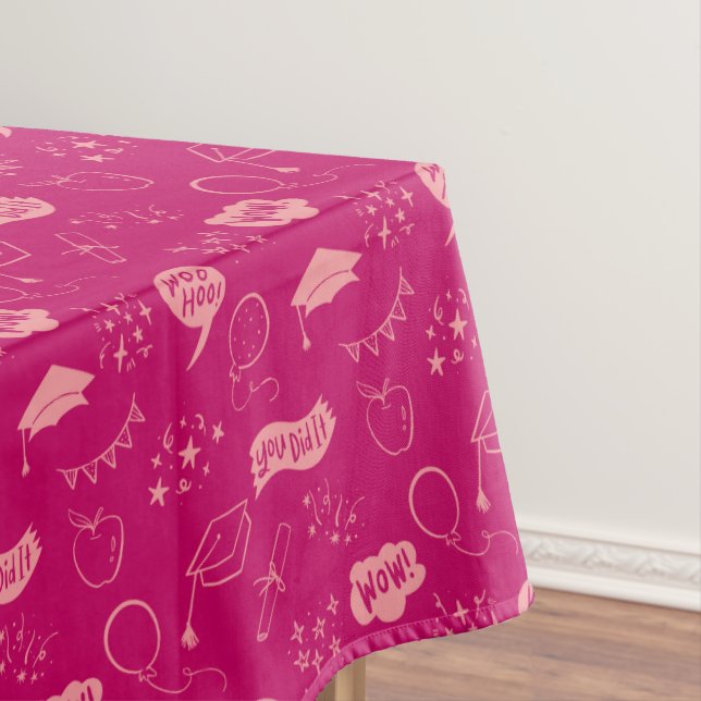 Quirky Doodle Sky Pink Graduation Party Tischdecke (Beispiel)