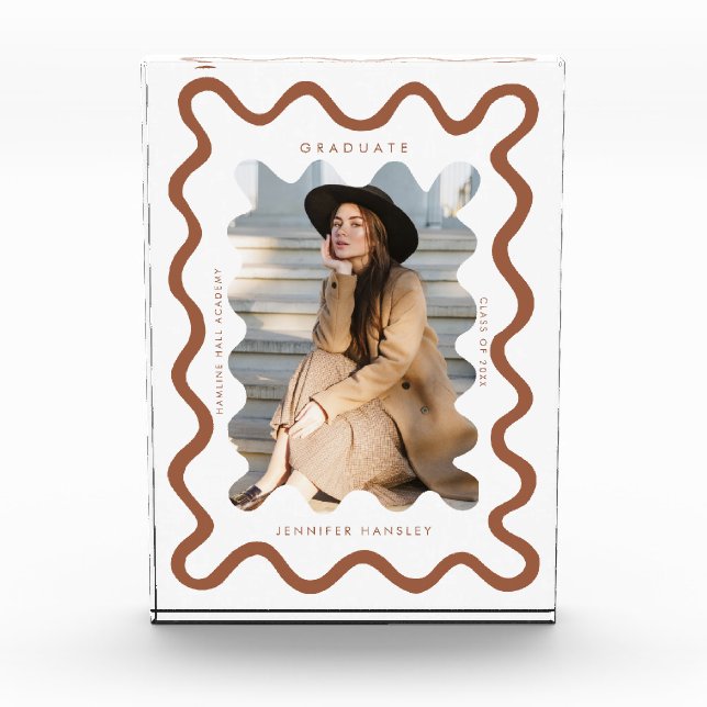 Quirky Terracotta Wavy Line Graduate Keepake Fotoblock (Vorderseite)