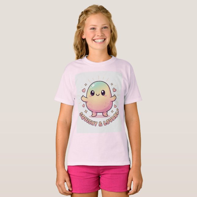 quishy & Lovable – Cute Kawaii Character Design T-Shirt (Vorne ganz)