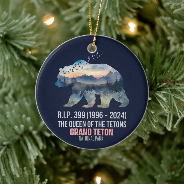 R.I.P. 399 (1996-2024) Königin des Zetonbären Keramik Ornament (Baum)