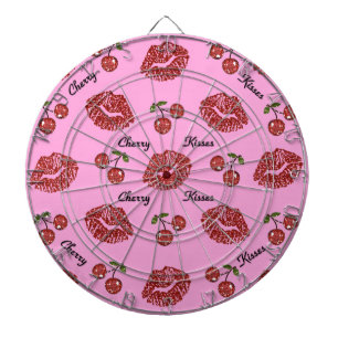 RAB Rockabilly Kirschküsse auf Rosa Dartscheibe