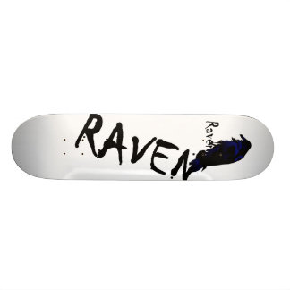 Rabe auf Raben-Skateboard-Plattform Skateboard